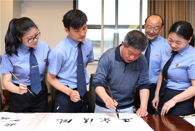 重庆铁检院：采取沿铁路线巡查的方式守护当地绿水青山